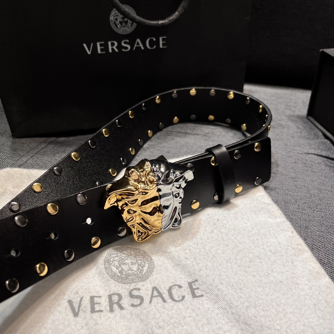   范思哲 宽4.0cm  新款 皮革腰带，以经典 Versace 美杜莎头像装饰，皮带配有闪亮双色五金