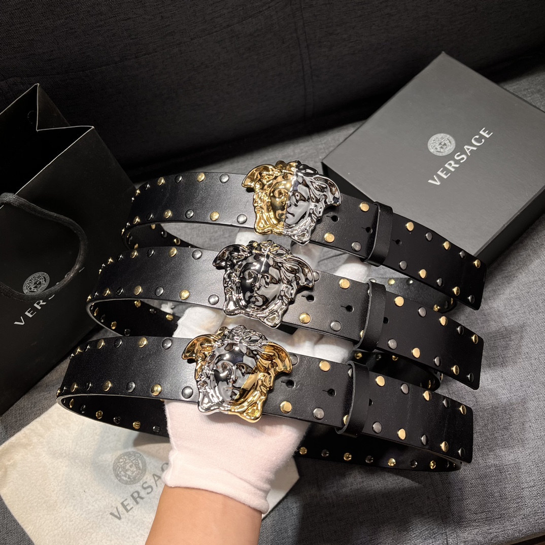   范思哲 宽4.0cm  新款 皮革腰带，以经典 Versace 美杜莎头像装饰，皮带配有闪亮双色五金