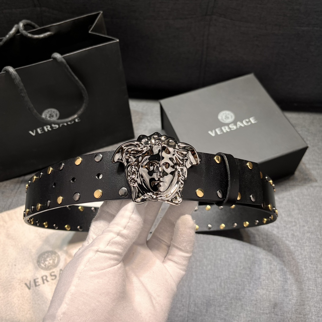   范思哲 宽4.0cm  新款 皮革腰带，以经典 Versace 美杜莎头像装饰，皮带配有闪亮双色五金