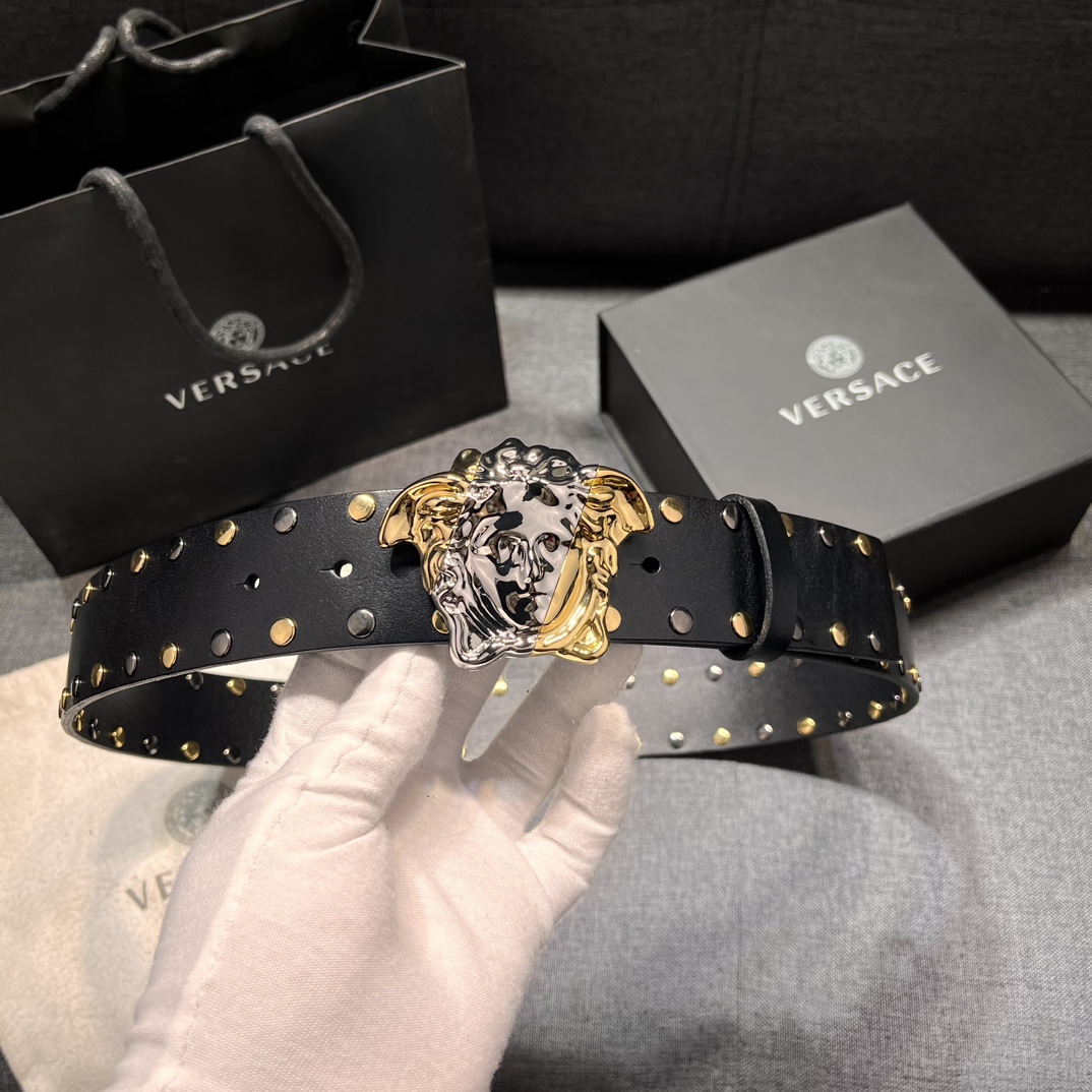   范思哲 宽4.0cm  新款 皮革腰带，以经典 Versace 美杜莎头像装饰，皮带配有闪亮双色五金
