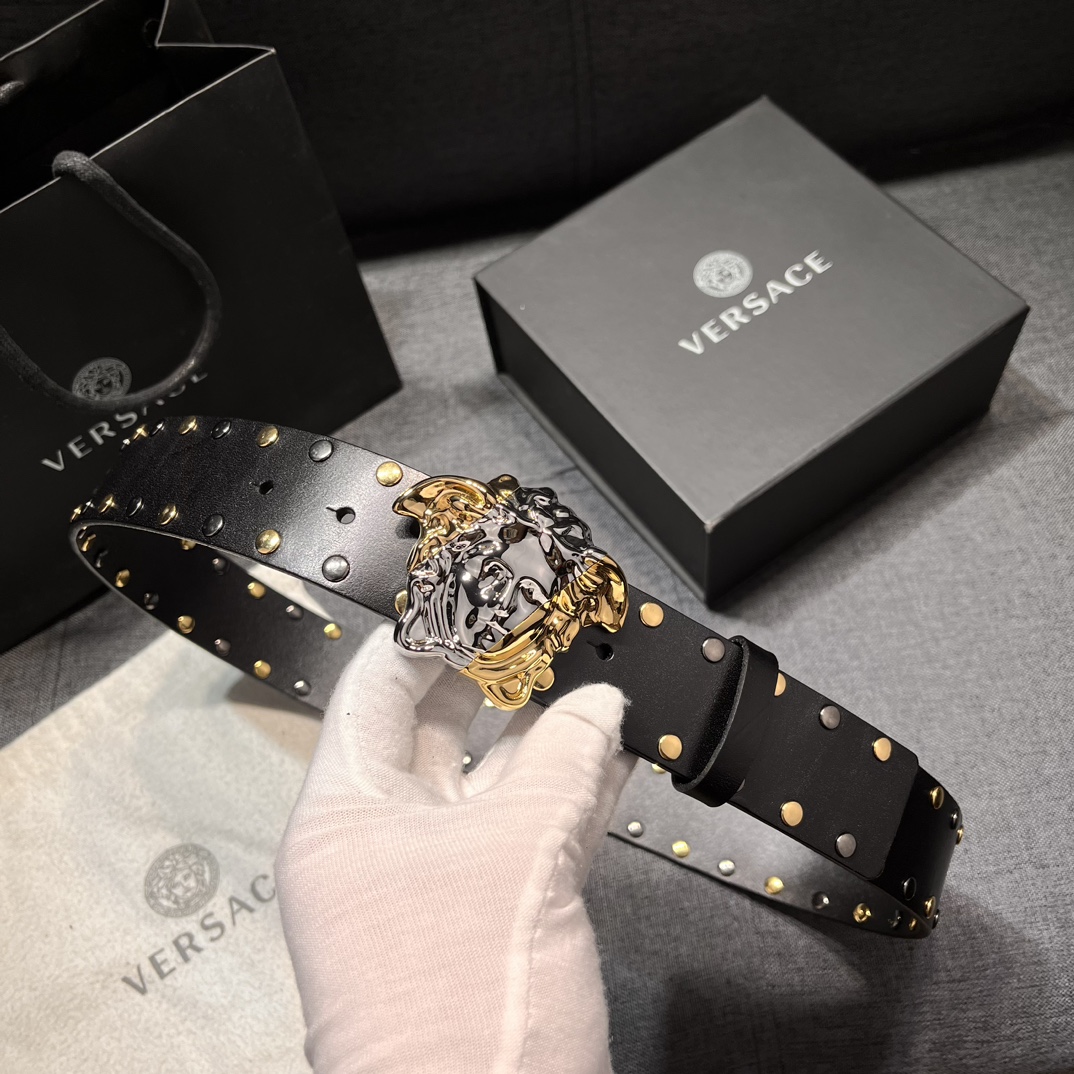   范思哲 宽4.0cm  新款 皮革腰带，以经典 Versace 美杜莎头像装饰，皮带配有闪亮双色五金