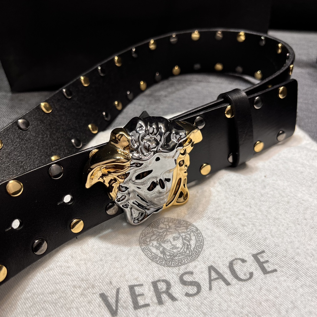   范思哲 宽4.0cm  新款 皮革腰带，以经典 Versace 美杜莎头像装饰，皮带配有闪亮双色五金