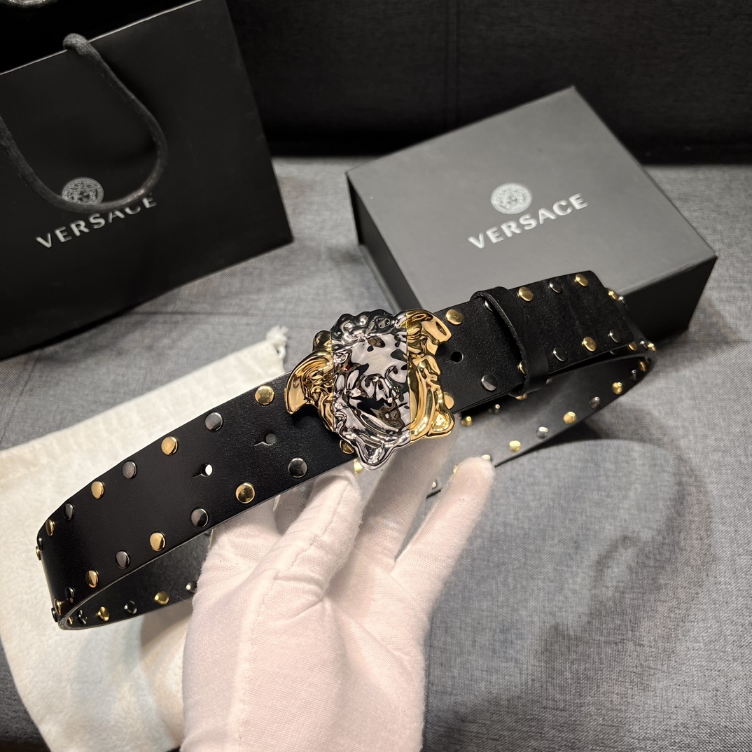   范思哲 宽4.0cm  新款 皮革腰带，以经典 Versace 美杜莎头像装饰，皮带配有闪亮双色五金