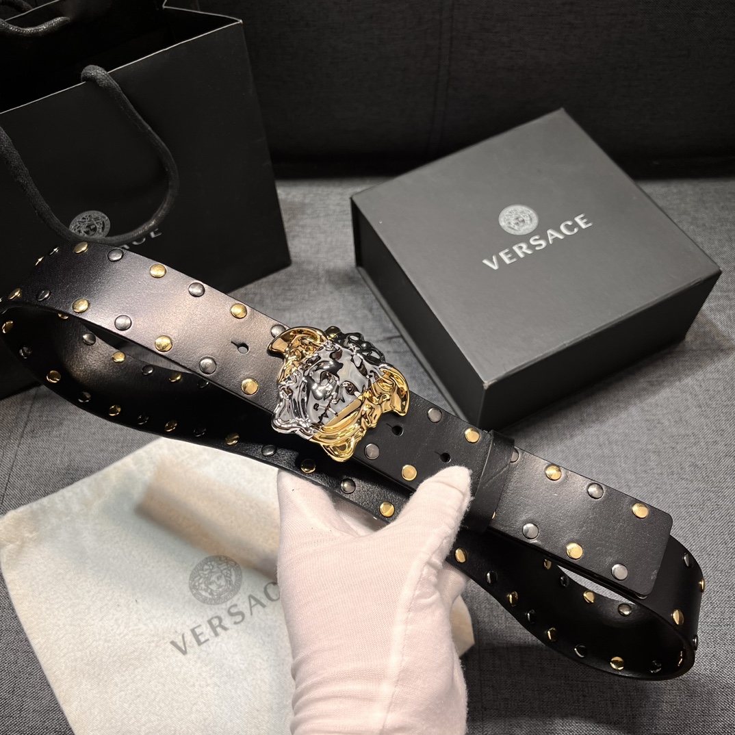   范思哲 宽4.0cm  新款 皮革腰带，以经典 Versace 美杜莎头像装饰，皮带配有闪亮双色五金