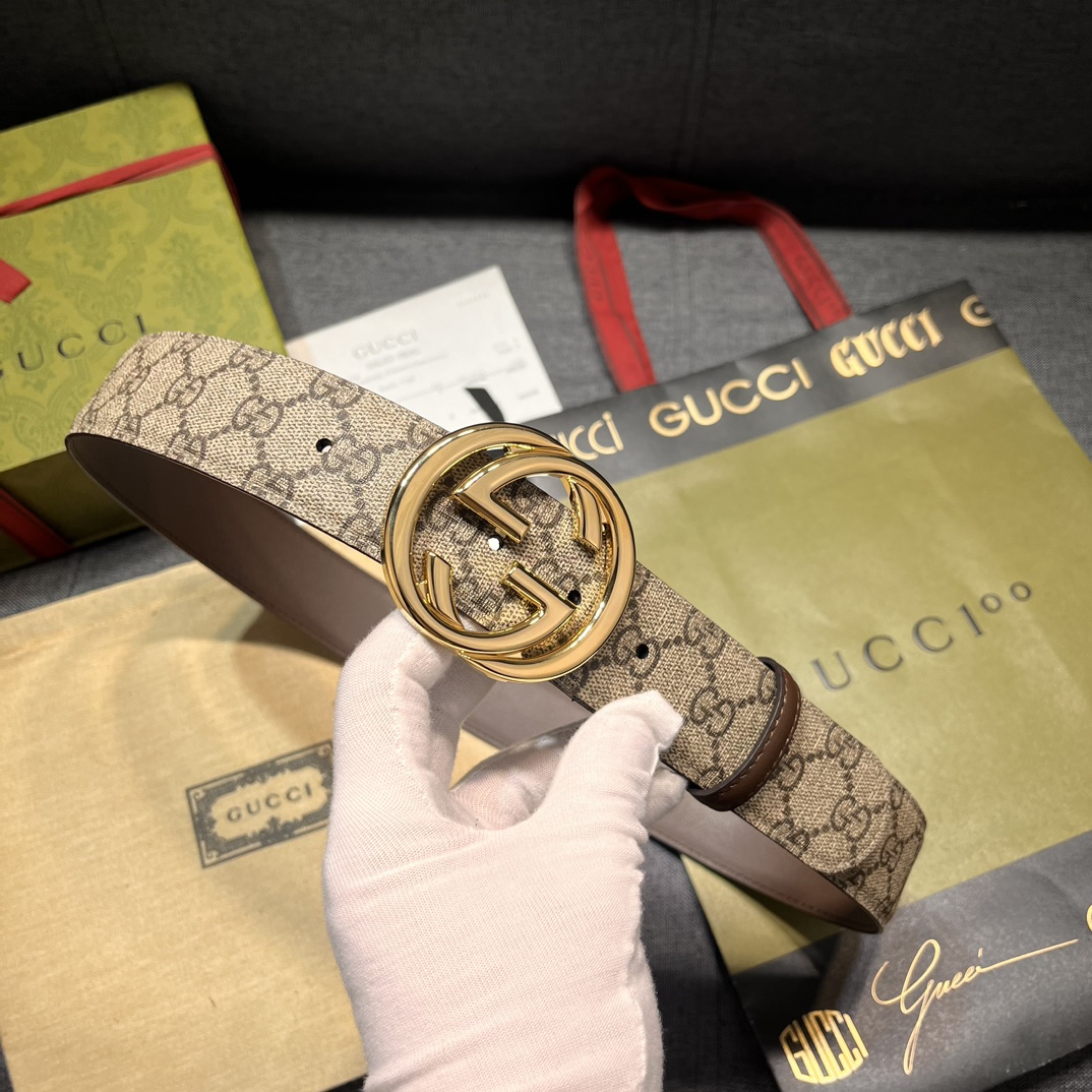 古奇 新款 GG Supreme帆布是品牌的一款代表性面料 其灵感源自30年代的典藏设计互扣式双G搭扣 4厘米
