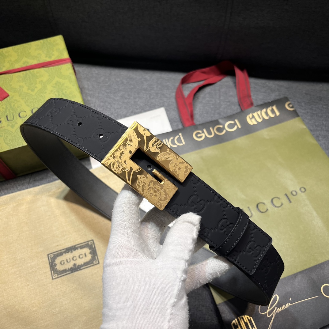     古奇 宽4.0cm 新款 各式百搭单品继续为Gucci 2024早春系列添姿加彩。这款黑色腰带以
