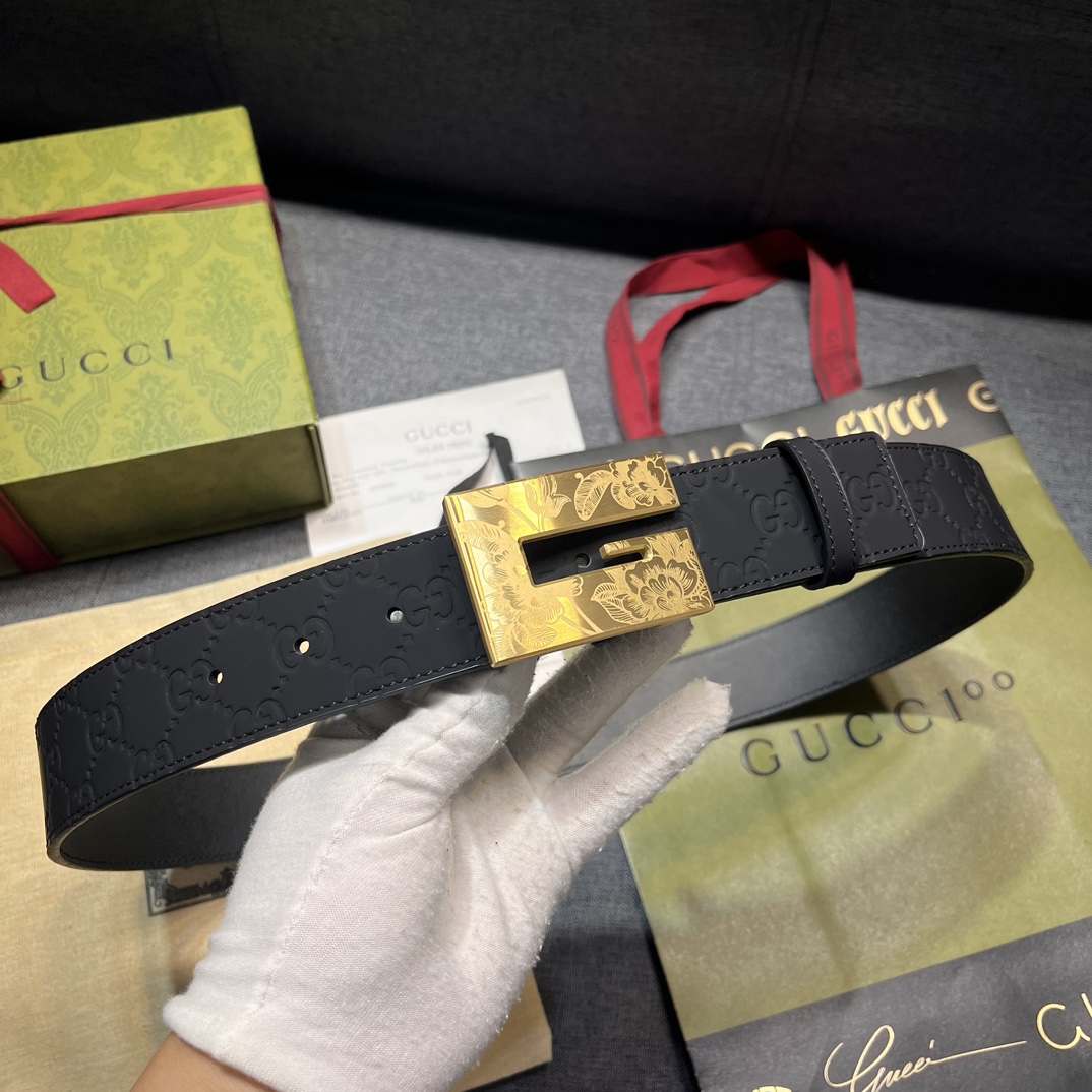     古奇 宽4.0cm 新款 各式百搭单品继续为Gucci 2024早春系列添姿加彩。这款黑色腰带以