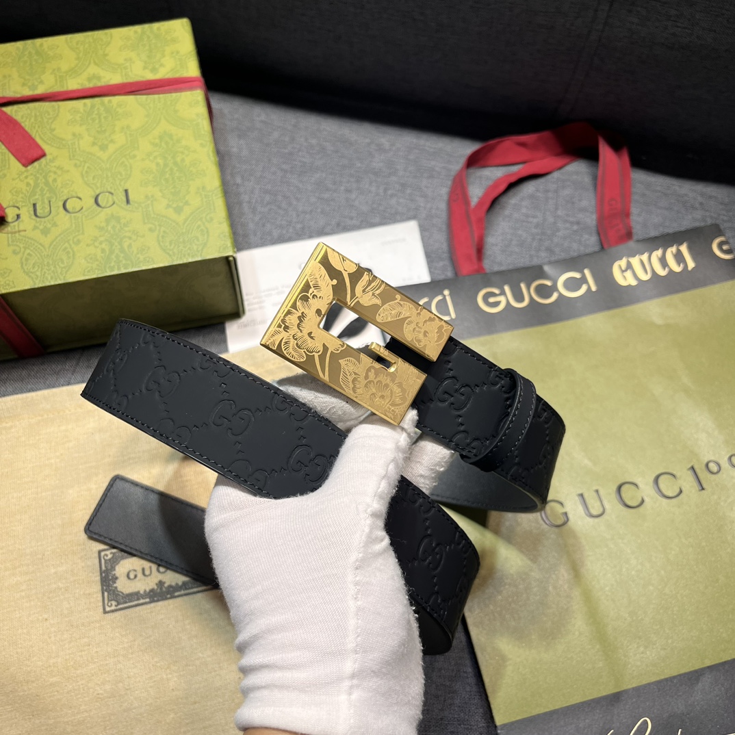     古奇 宽4.0cm 新款 各式百搭单品继续为Gucci 2024早春系列添姿加彩。这款黑色腰带以