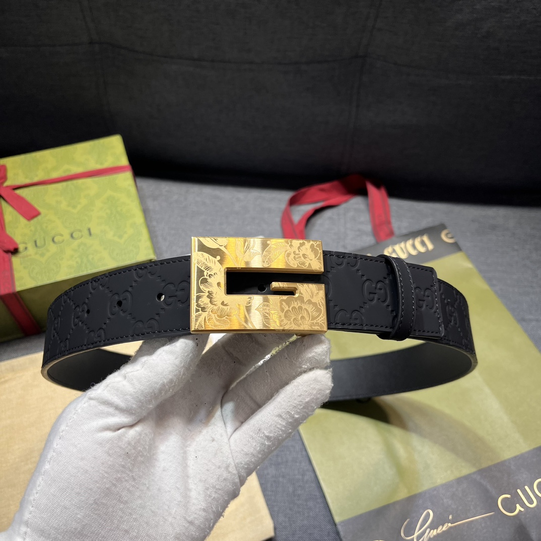     古奇 宽4.0cm 新款 各式百搭单品继续为Gucci 2024早春系列添姿加彩。这款黑色腰带以