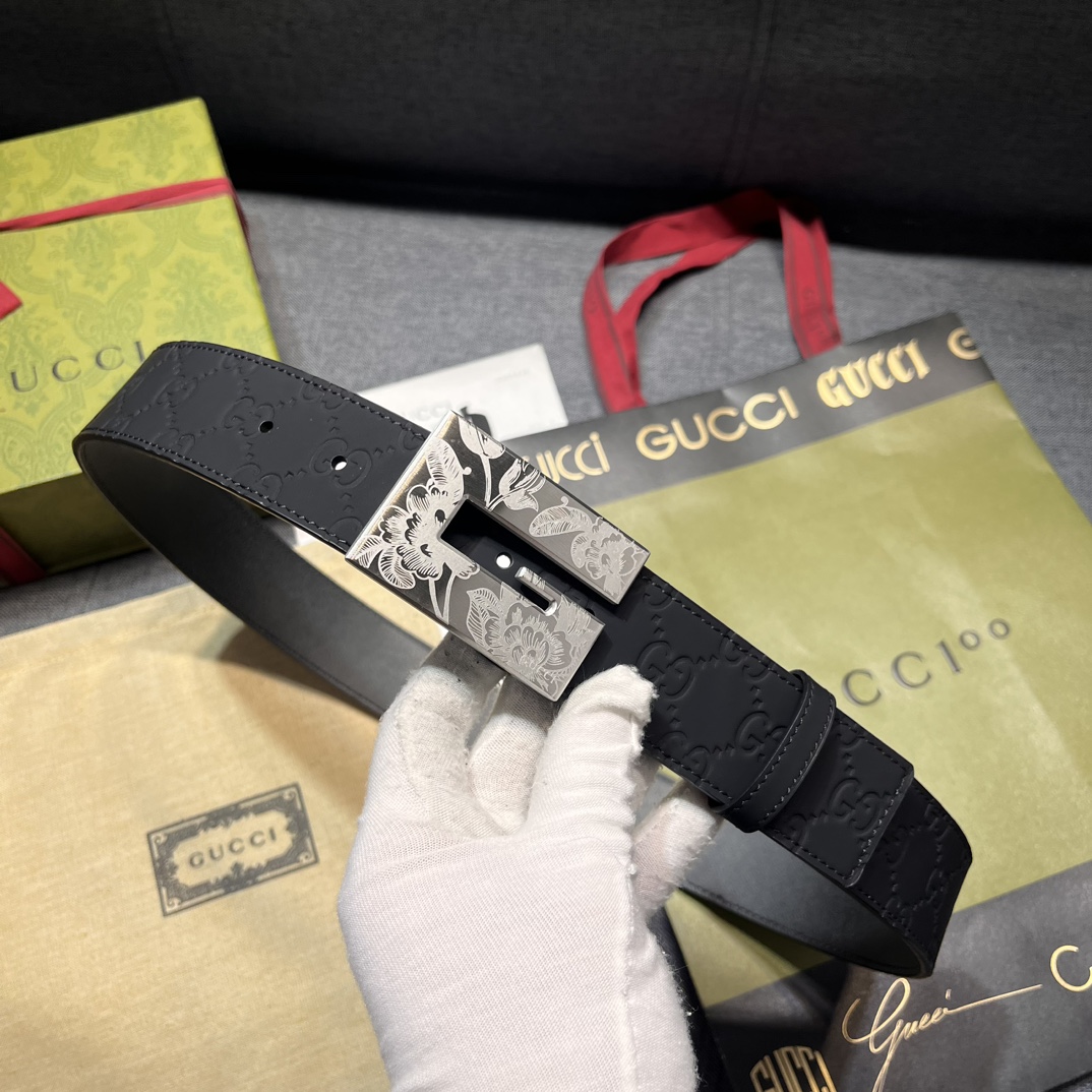     古奇 宽4.0cm 新款 各式百搭单品继续为Gucci 2024早春系列添姿加彩。这款黑色腰带以