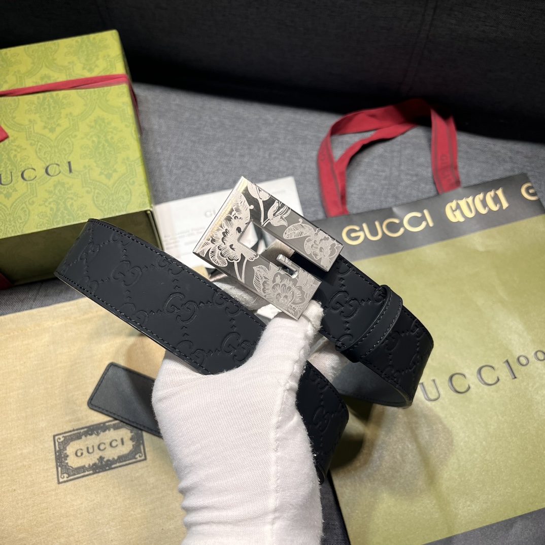     古奇 宽4.0cm 新款 各式百搭单品继续为Gucci 2024早春系列添姿加彩。这款黑色腰带以