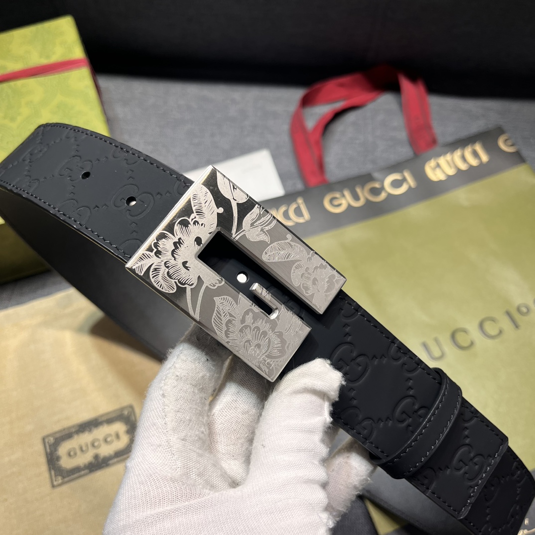     古奇 宽4.0cm 新款 各式百搭单品继续为Gucci 2024早春系列添姿加彩。这款黑色腰带以