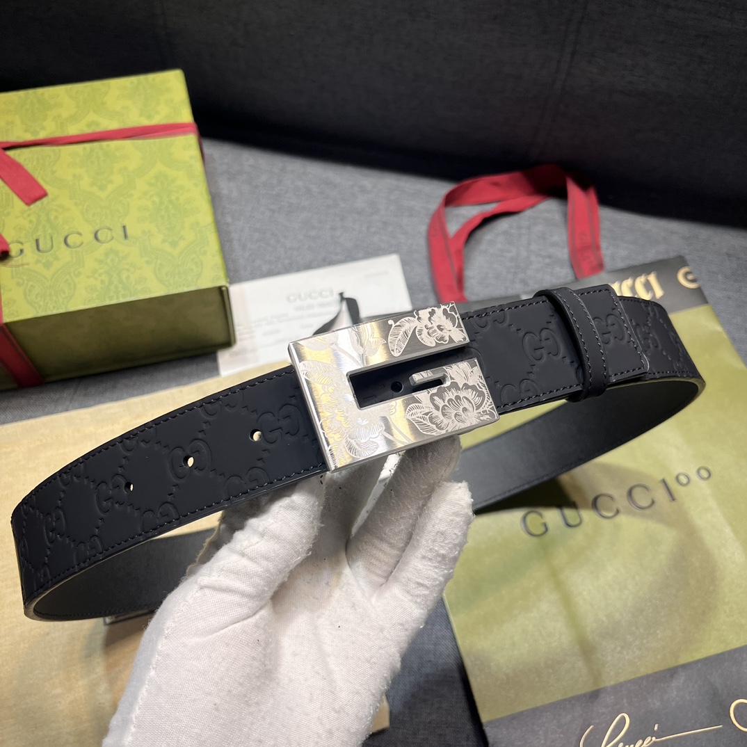     古奇 宽4.0cm 新款 各式百搭单品继续为Gucci 2024早春系列添姿加彩。这款黑色腰带以