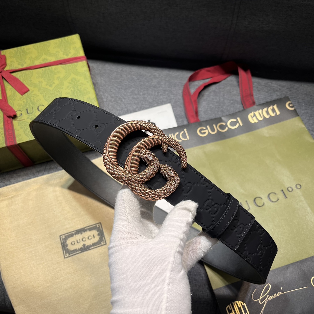     古奇 宽4.0cm 新款 各式百搭单品继续为Gucci 2024早春系列添姿加彩。这款黑色腰带以