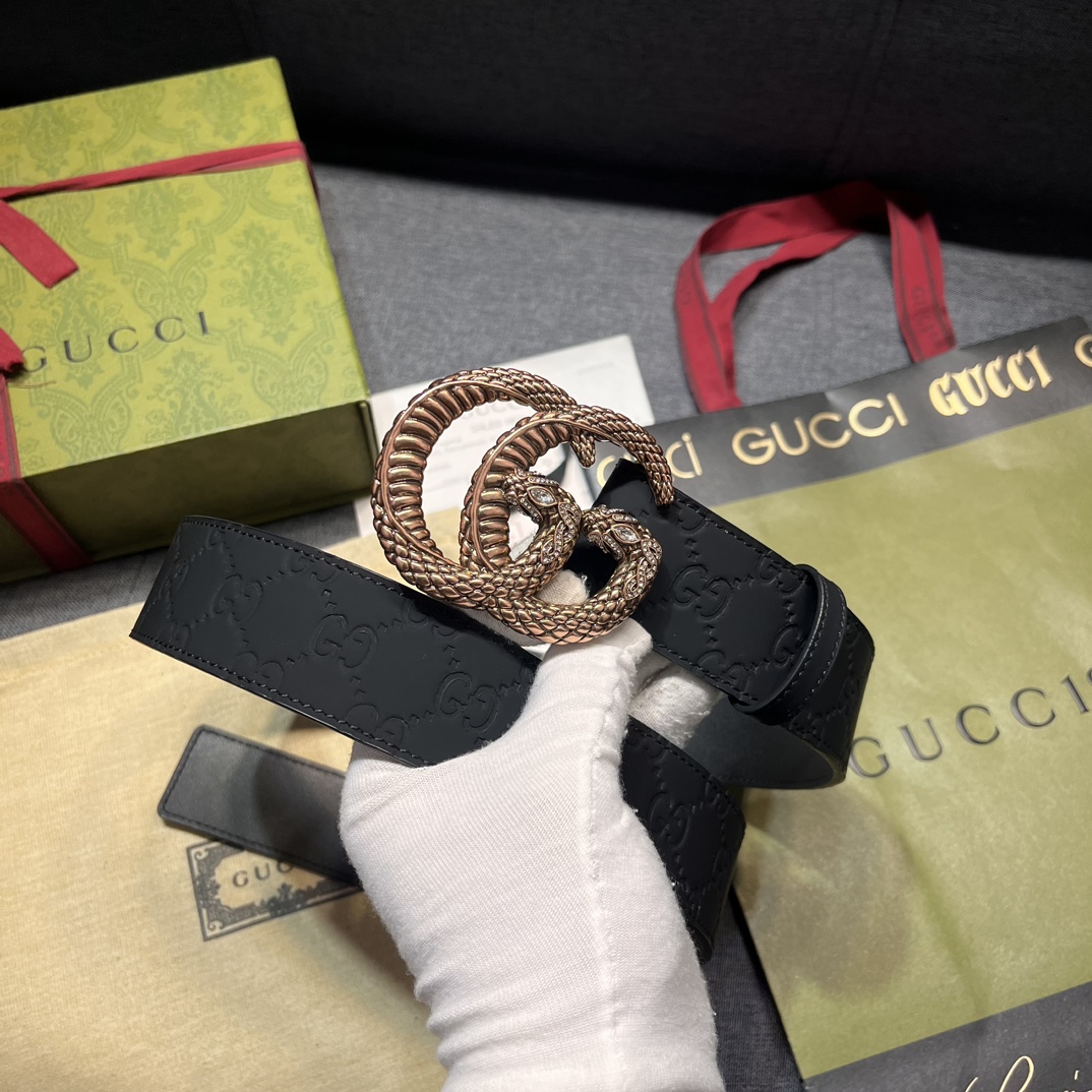     古奇 宽4.0cm 新款 各式百搭单品继续为Gucci 2024早春系列添姿加彩。这款黑色腰带以