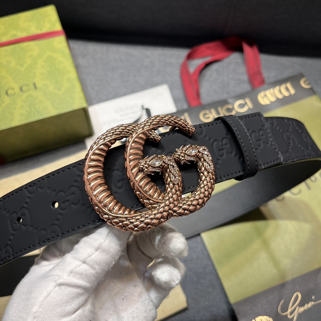     古奇 宽4.0cm 新款 各式百搭单品继续为Gucci 2024早春系列添姿加彩。这款黑色腰带以