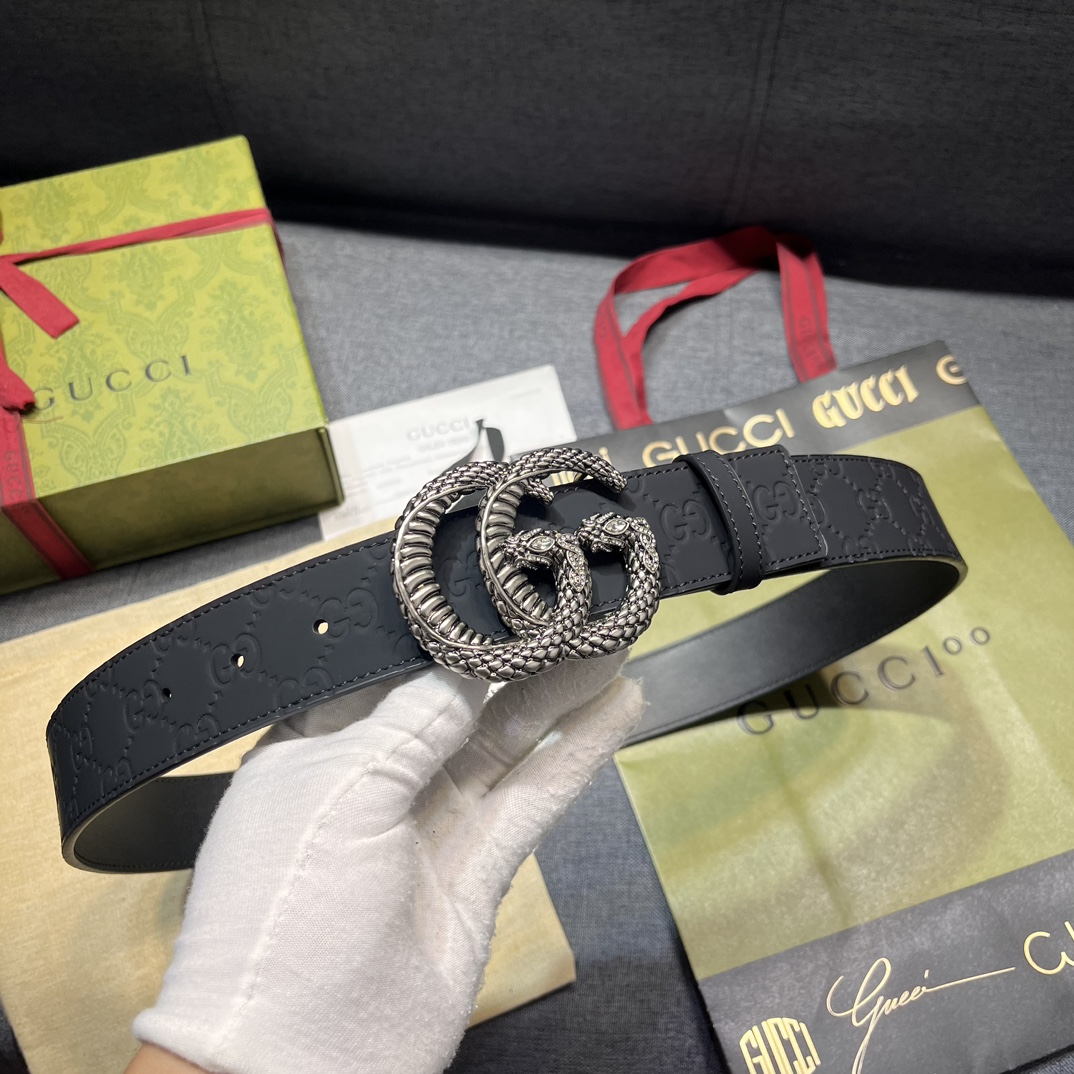     古奇 宽4.0cm 新款 各式百搭单品继续为Gucci 2024早春系列添姿加彩。这款黑色腰带以