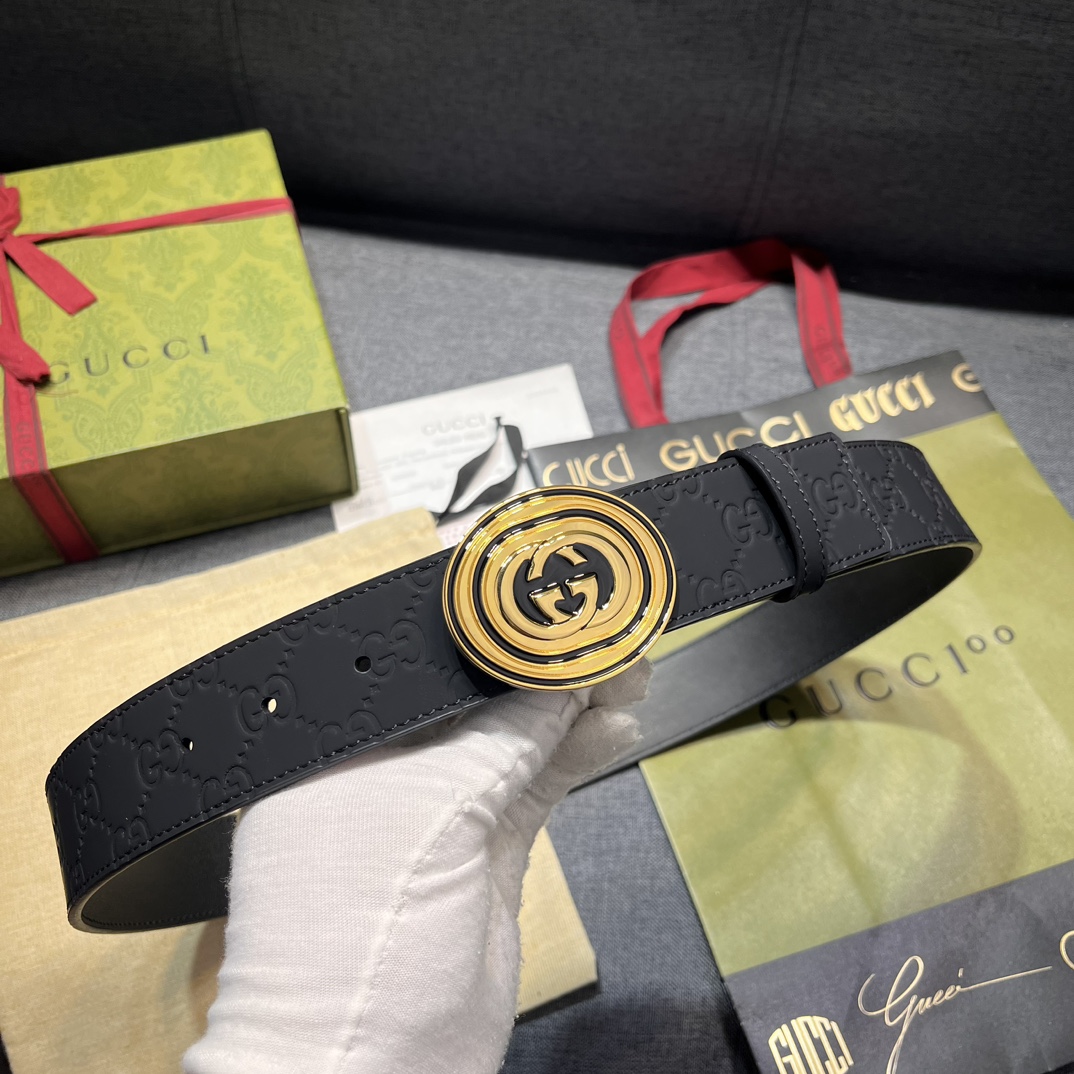   古奇 宽4.0cm 新款 各式百搭单品继续为Gucci 2024早春系列添姿加彩。这款黑色腰带以GG