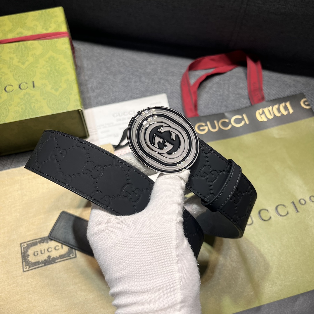   古奇 宽4.0cm 新款 各式百搭单品继续为Gucci 2024早春系列添姿加彩。这款黑色腰带以GG