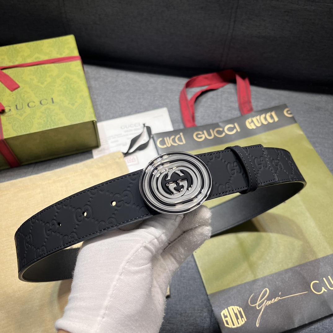   古奇 宽4.0cm 新款 各式百搭单品继续为Gucci 2024早春系列添姿加彩。这款黑色腰带以GG