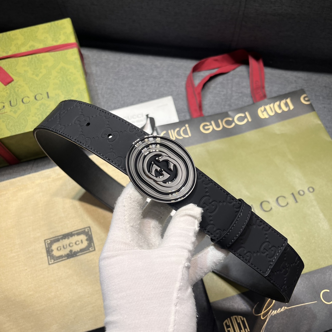   古奇 宽4.0cm 新款 各式百搭单品继续为Gucci 2024早春系列添姿加彩。这款黑色腰带以GG