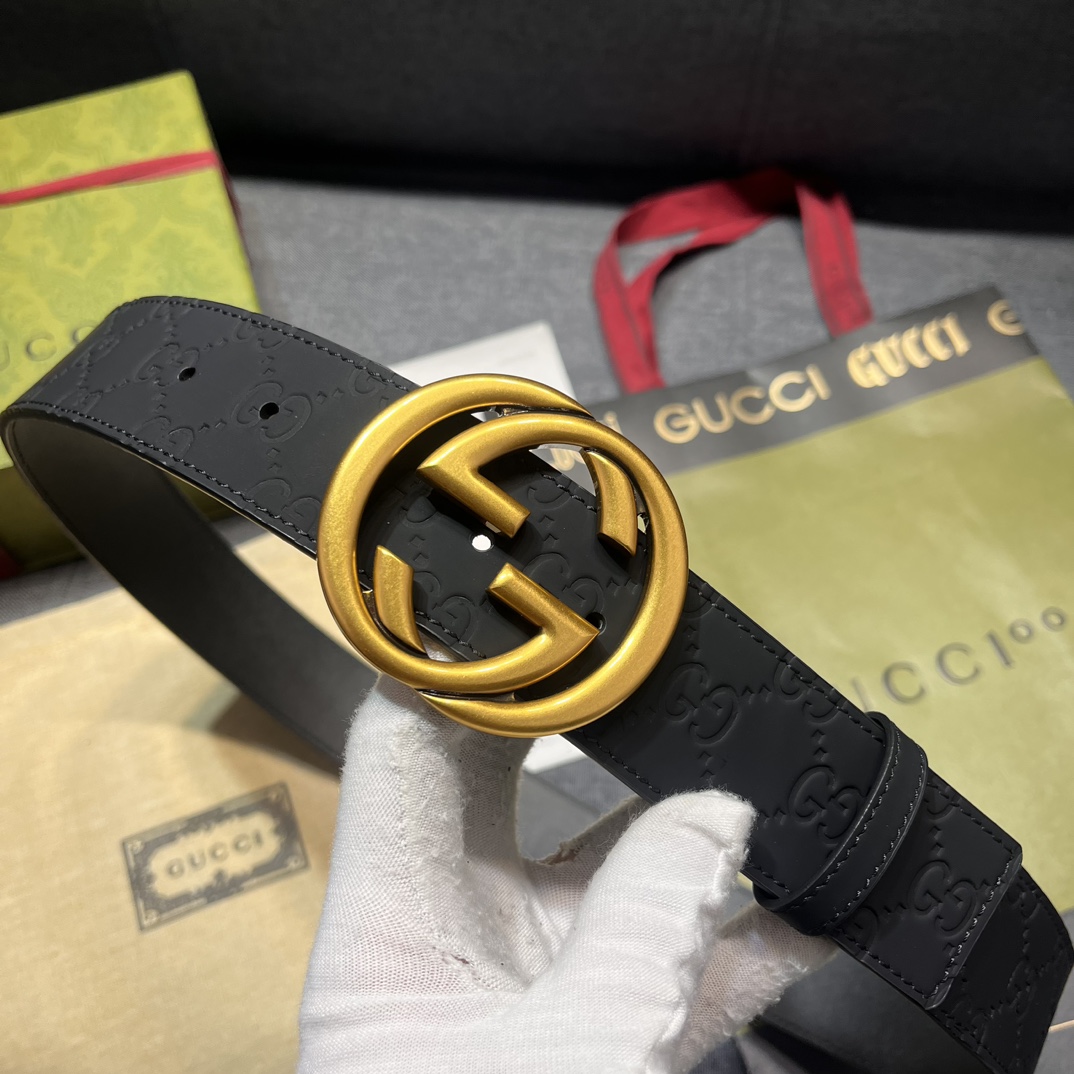  古奇 宽4.0cm 新款 各式百搭单品继续为Gucci 2024早春系列添姿加彩。这款黑色腰带以GG橡