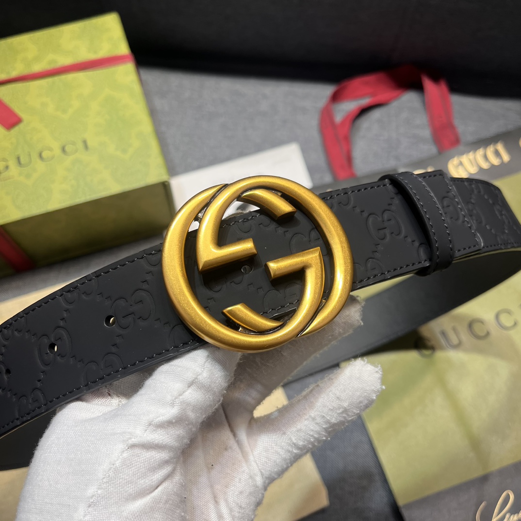  古奇 宽4.0cm 新款 各式百搭单品继续为Gucci 2024早春系列添姿加彩。这款黑色腰带以GG橡