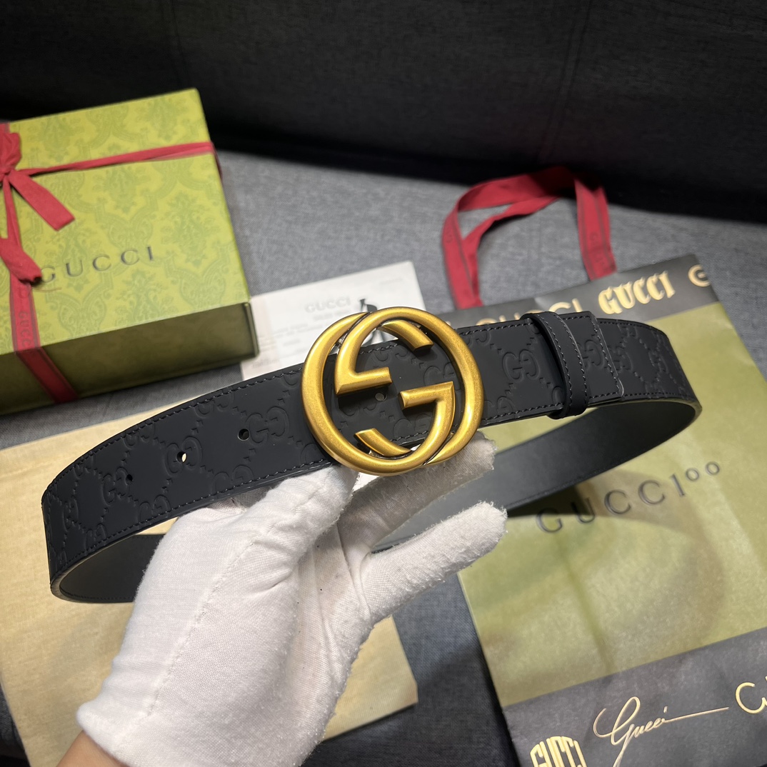  古奇 宽4.0cm 新款 各式百搭单品继续为Gucci 2024早春系列添姿加彩。这款黑色腰带以GG橡