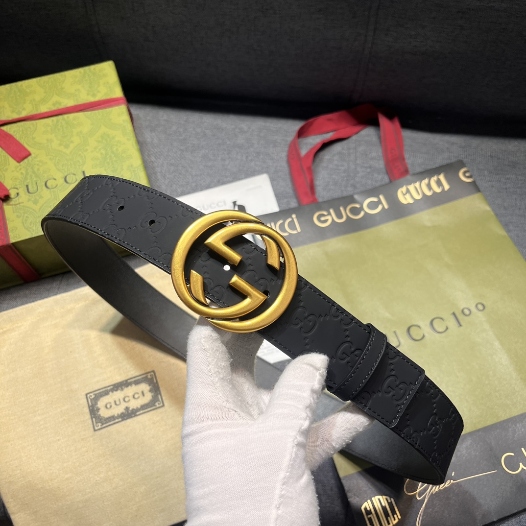  古奇 宽4.0cm 新款 各式百搭单品继续为Gucci 2024早春系列添姿加彩。这款黑色腰带以GG橡