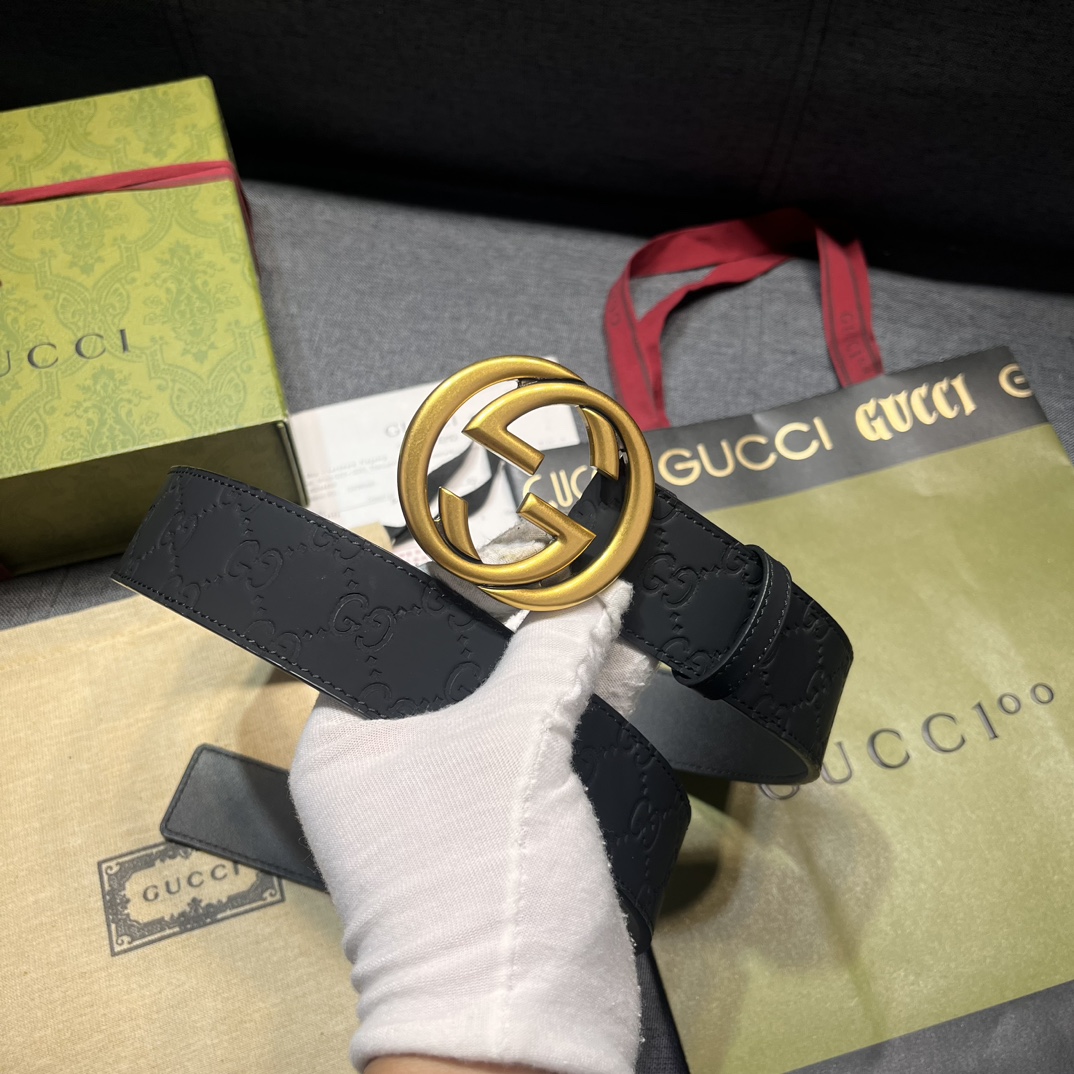  古奇 宽4.0cm 新款 各式百搭单品继续为Gucci 2024早春系列添姿加彩。这款黑色腰带以GG橡