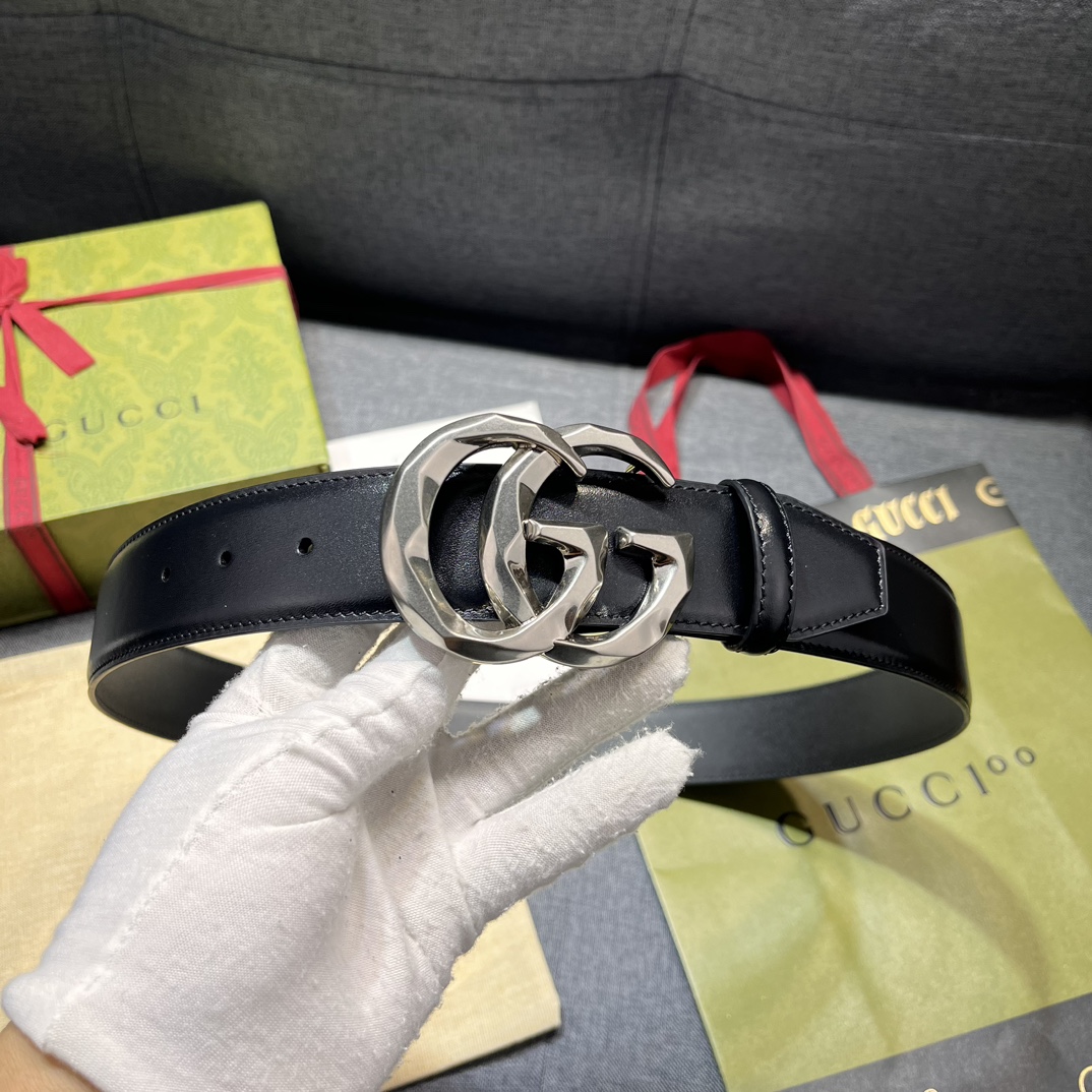 特   古奇 宽4.0cm   新款 GG Marmont系列延续品牌传承，为全新系列注入趣致新意。标志