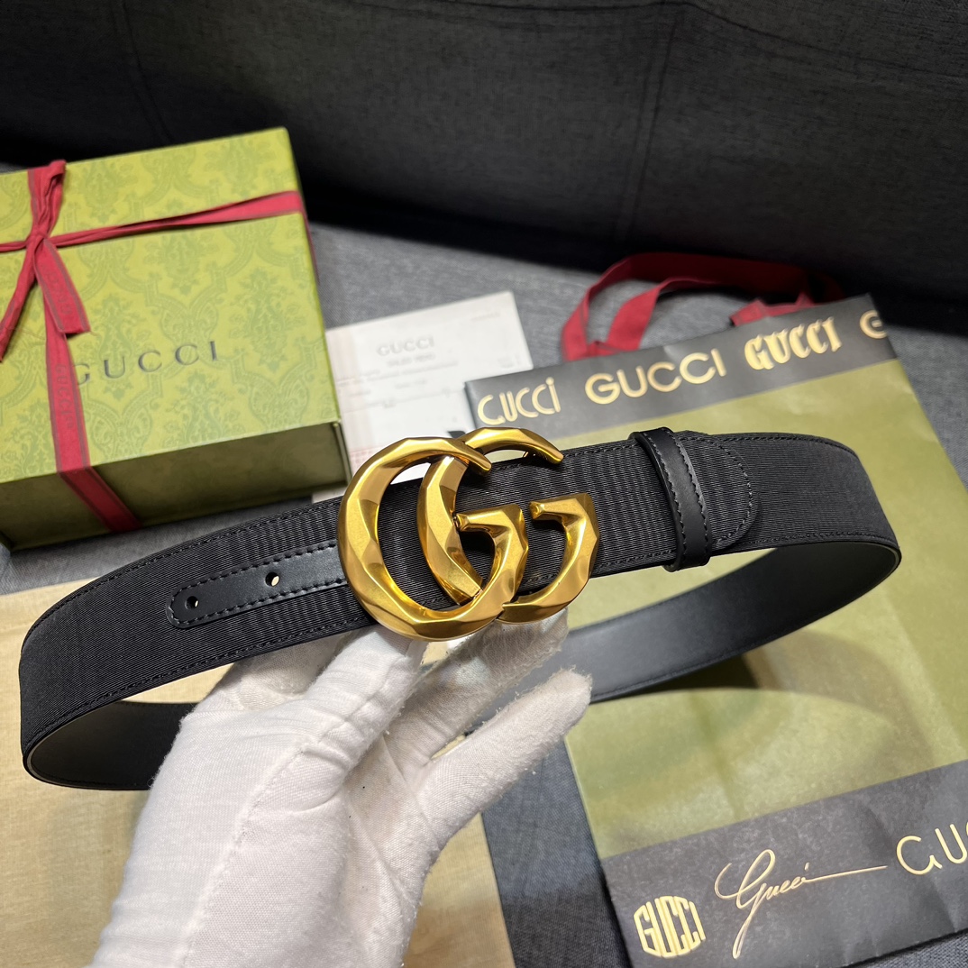    古奇 宽4.0cm  新款 GG Marmont系列延续品牌传承，为全新系列注入趣致新意。标志性金