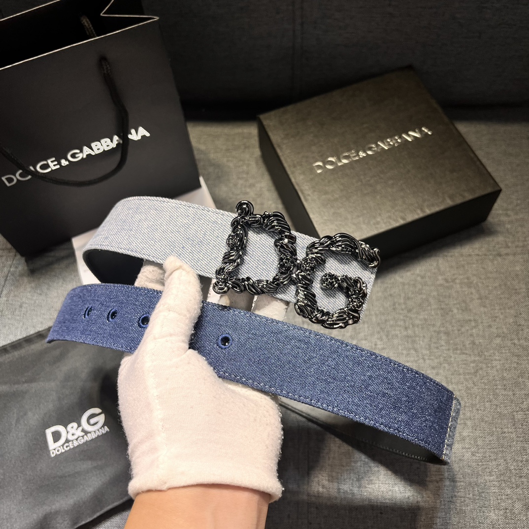 DG宽4.0cmDolce&Gabbana新款真空电镀金属徽标搭扣搭扣下方设有点扣无镍搭扣与配件采用织布