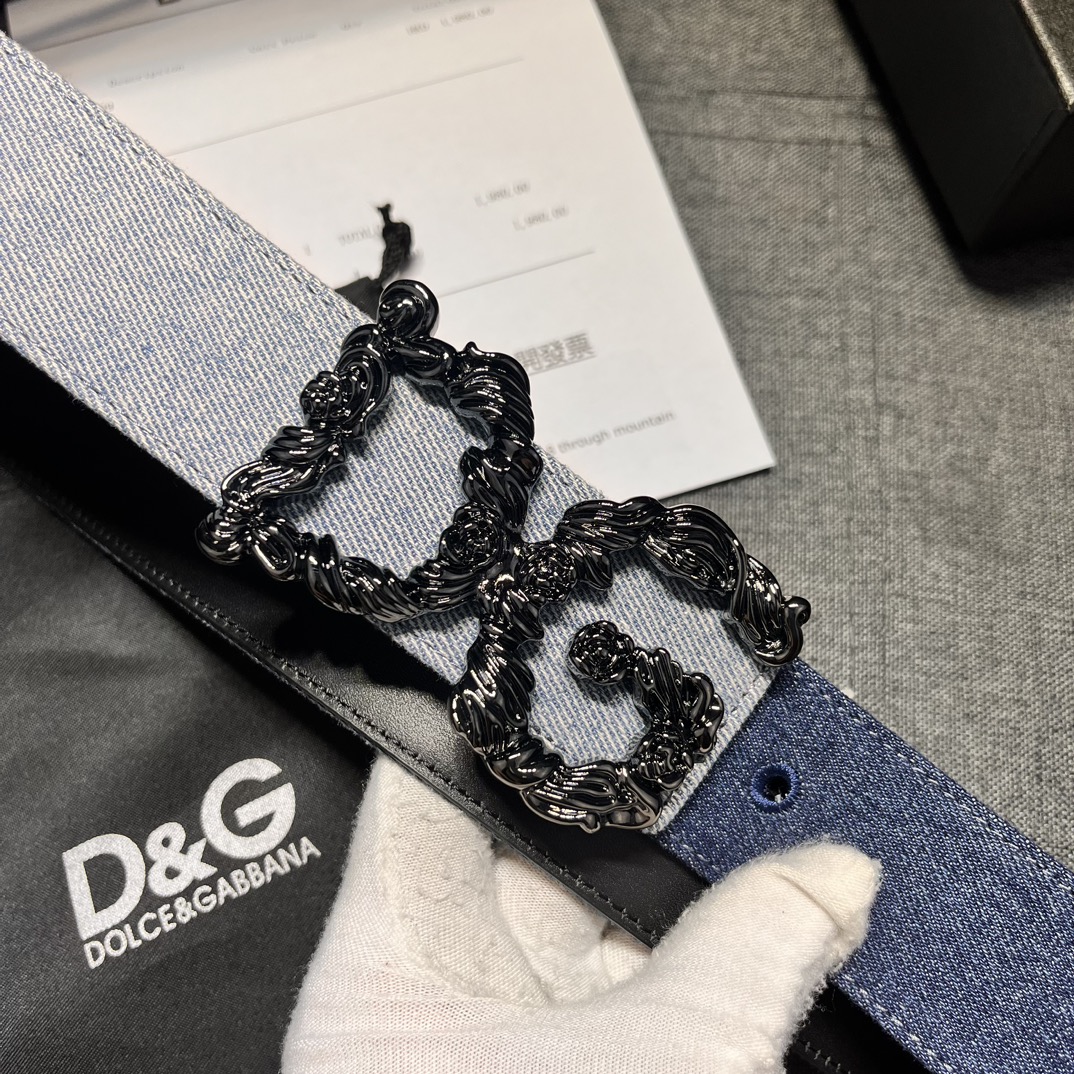 DG宽4.0cmDolce&Gabbana新款真空电镀金属徽标搭扣搭扣下方设有点扣无镍搭扣与配件采用织布