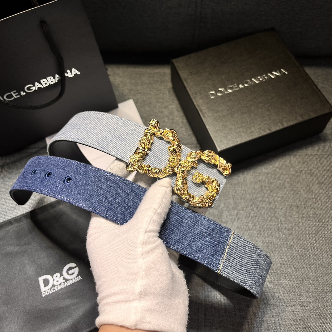 DG宽4.0cmDolce&Gabbana新款真空电镀金属徽标搭扣搭扣下方设有点扣无镍搭扣与配件采用织布