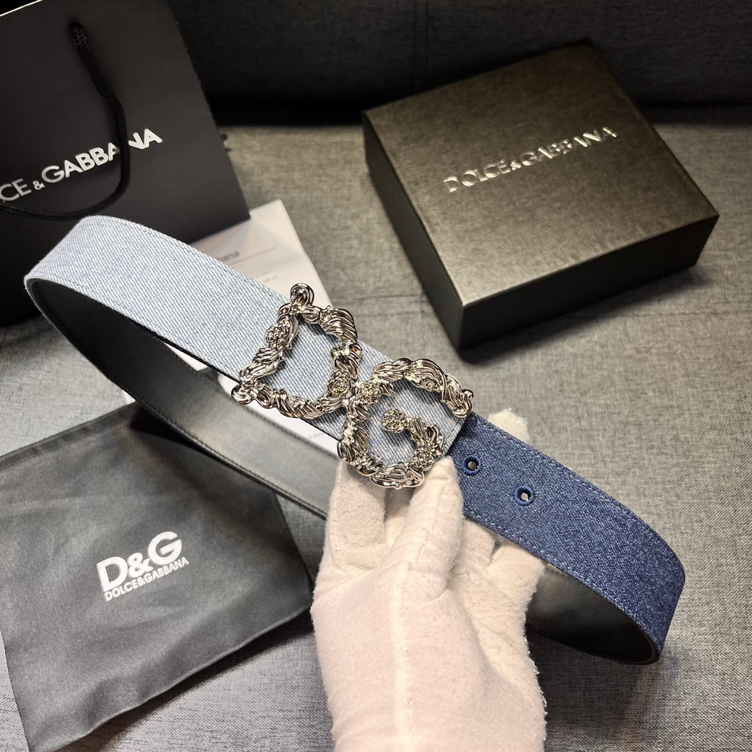 DG宽4.0cmDolce&Gabbana新款真空电镀金属徽标搭扣搭扣下方设有点扣无镍搭扣与配件采用织布