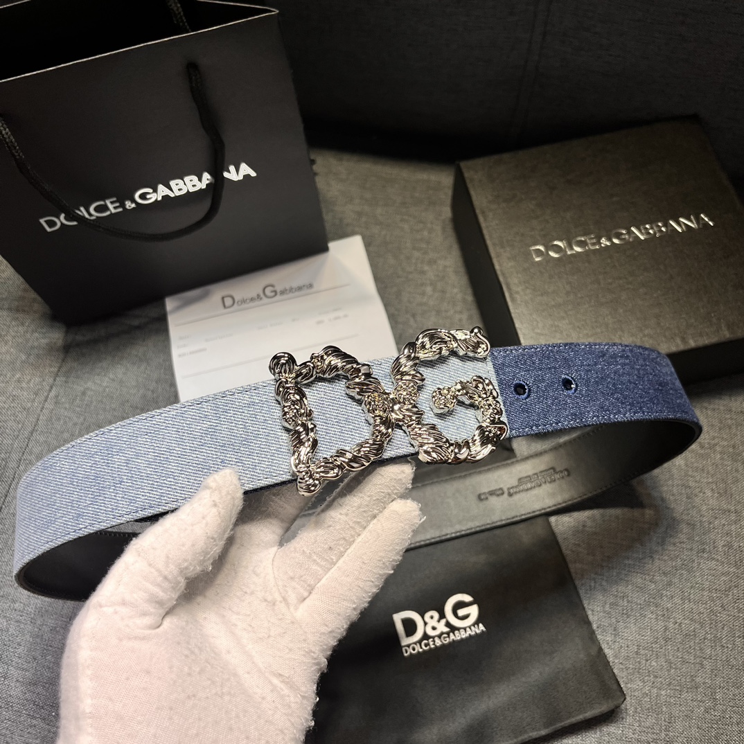 DG宽4.0cmDolce&Gabbana新款真空电镀金属徽标搭扣搭扣下方设有点扣无镍搭扣与配件采用织布