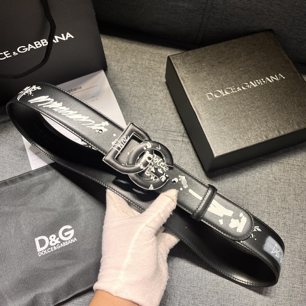 DG宽4.0Dolce&Gabbana新款黑色印花小牛皮腰带摩登干练配饰缀以双色电镀金属DG徽标搭扣