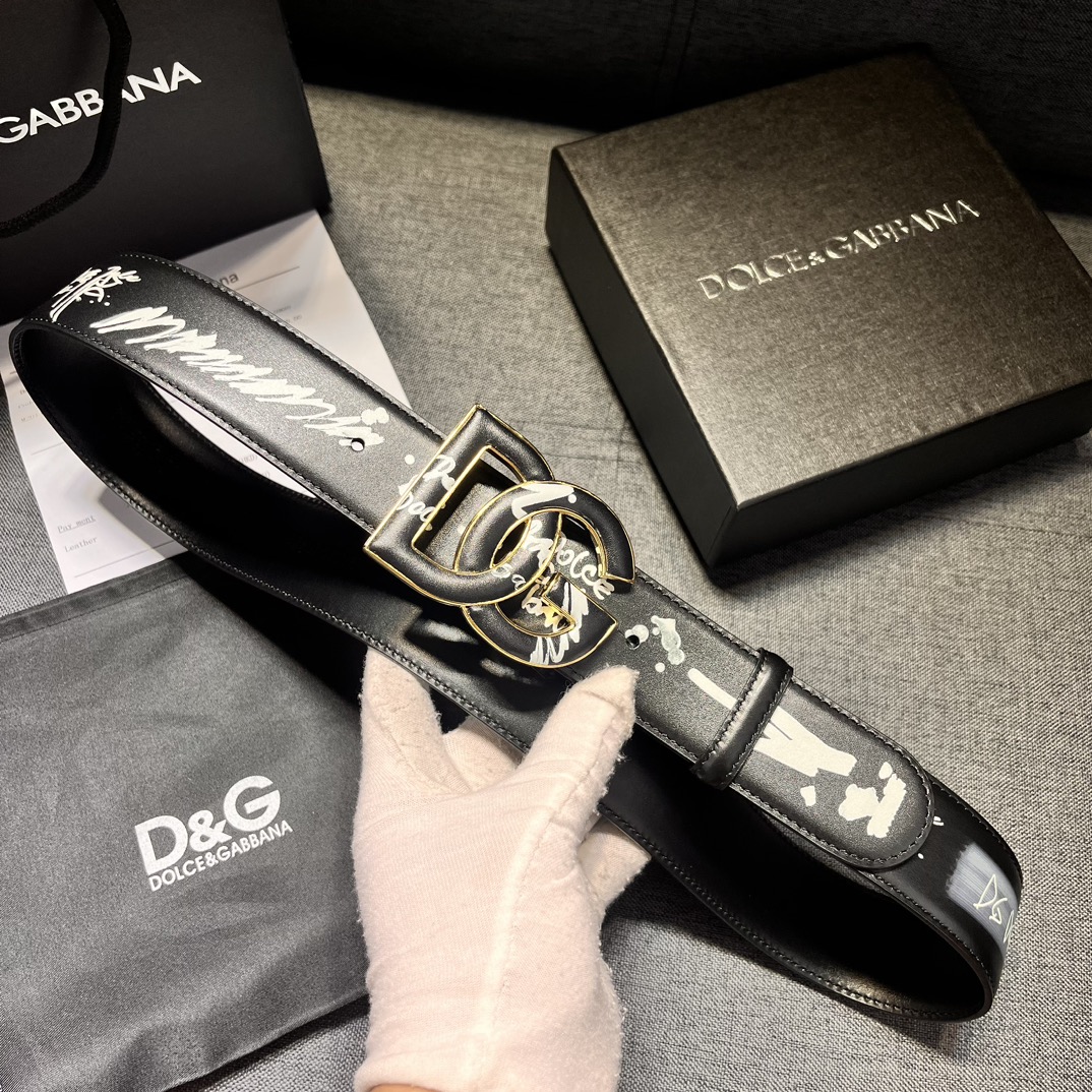 DG宽4.0Dolce&Gabbana新款黑色印花小牛皮腰带摩登干练配饰缀以双色电镀金属DG徽标搭扣