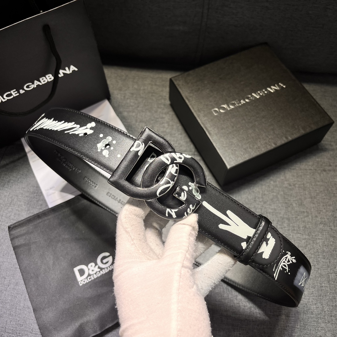 DG宽4.0Dolce&Gabbana新款黑色印花小牛皮腰带摩登干练配饰缀以双色电镀金属DG徽标搭扣