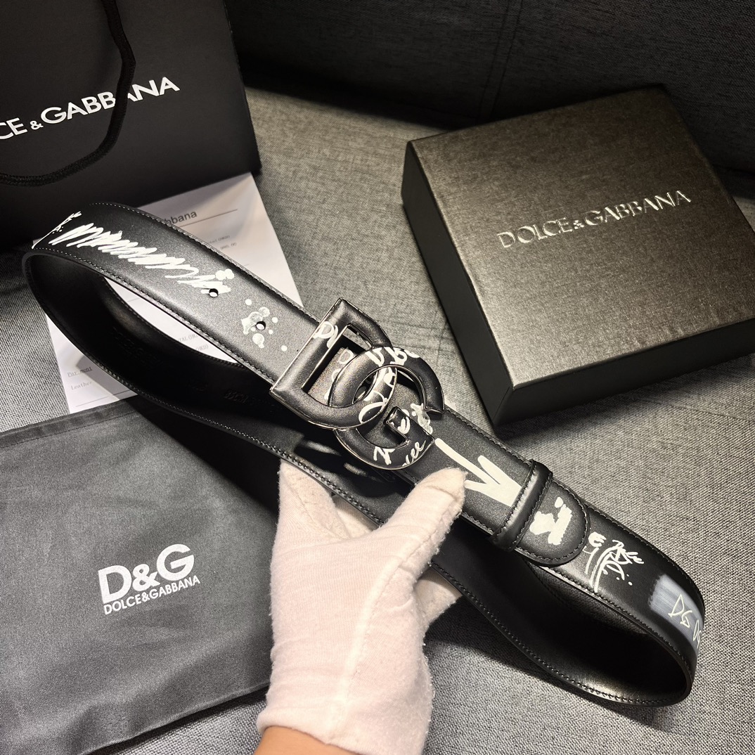 DG宽4.0Dolce&Gabbana新款黑色印花小牛皮腰带摩登干练配饰缀以双色电镀金属DG徽标搭扣