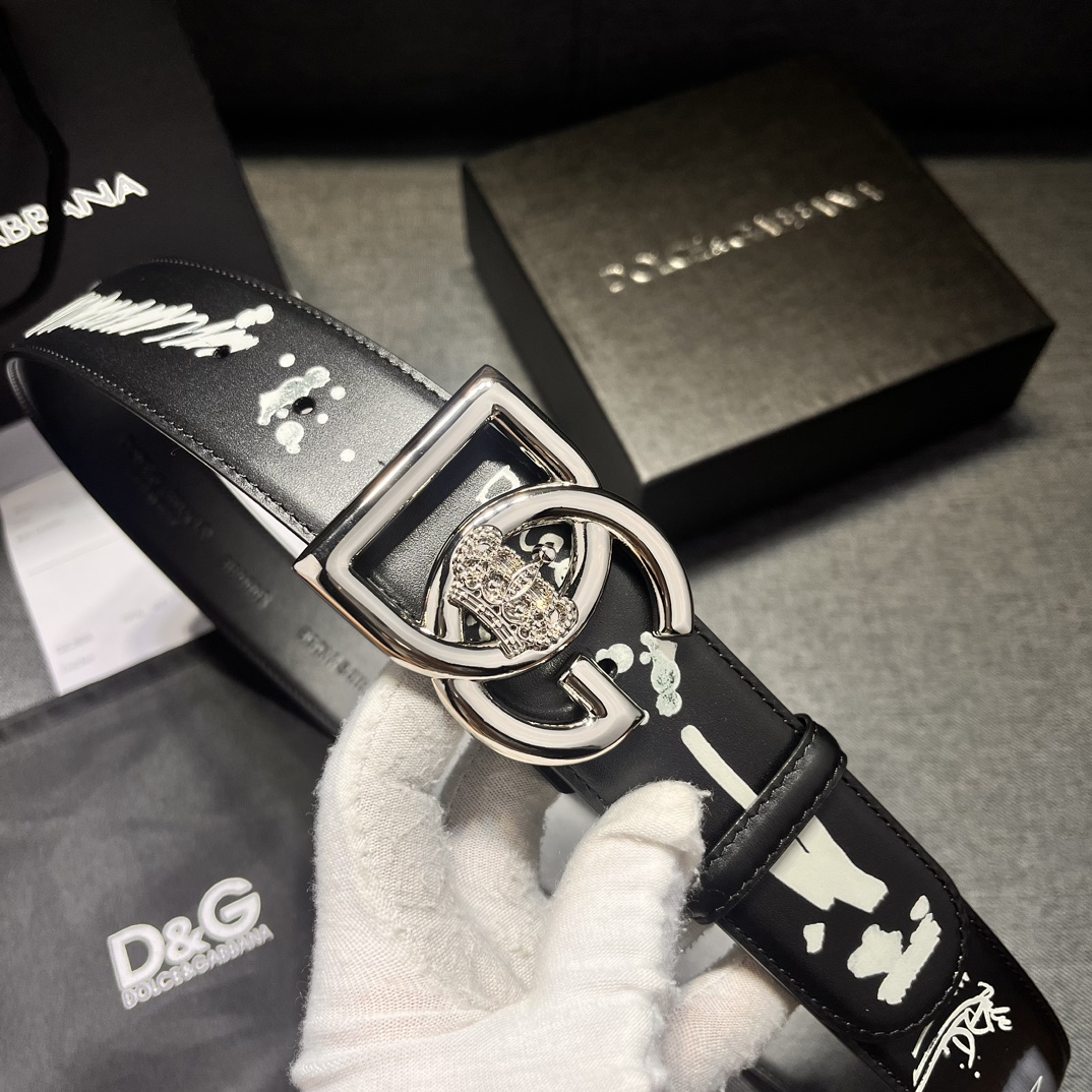 DG宽4.0Dolce&Gabbana新款黑色印花小牛皮腰带摩登干练配饰缀以双色电镀金属DG徽标搭扣