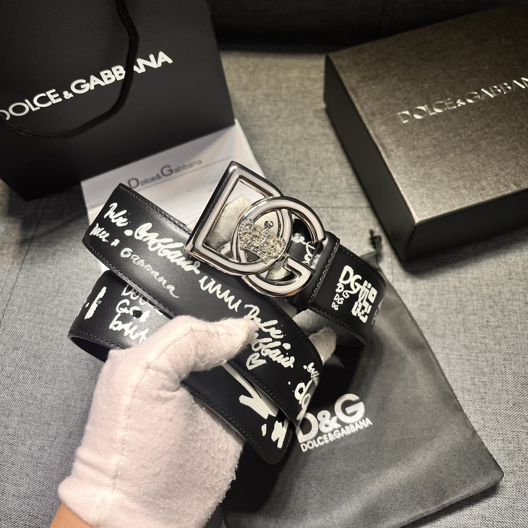 DG宽4.0Dolce&Gabbana新款黑色印花小牛皮腰带摩登干练配饰缀以双色电镀金属DG徽标搭扣