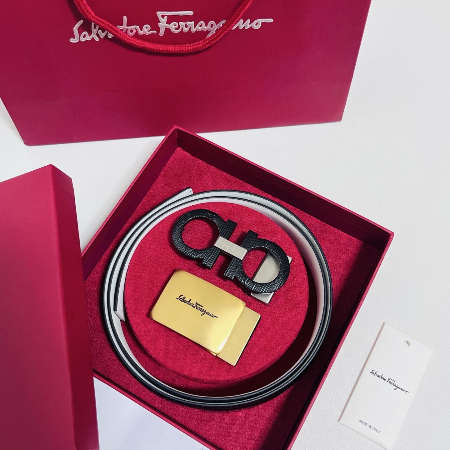 Ferragamo · 一带双扣 此款采用進口皮制作·專櫃原單品質·搭配原版Gancio五金·3.5cm规格·可调式皮带