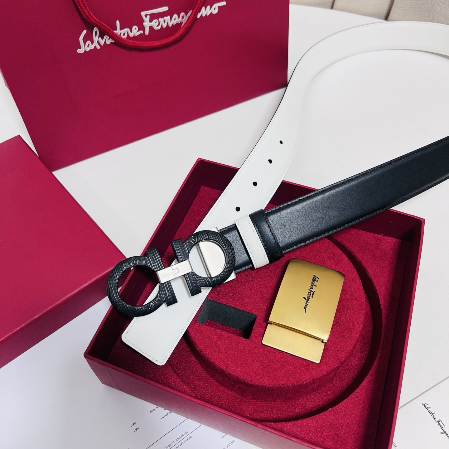 Ferragamo · 一带双扣 此款采用進口皮制作·專櫃原單品質·搭配原版Gancio五金·3.5cm规格·可调式皮带