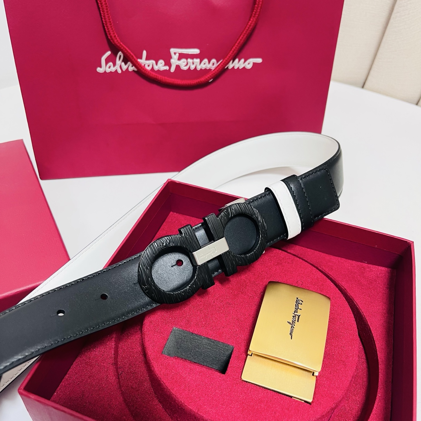 Ferragamo · 一带双扣 此款采用進口皮制作·專櫃原單品質·搭配原版Gancio五金·3.5cm规格·可调式皮带