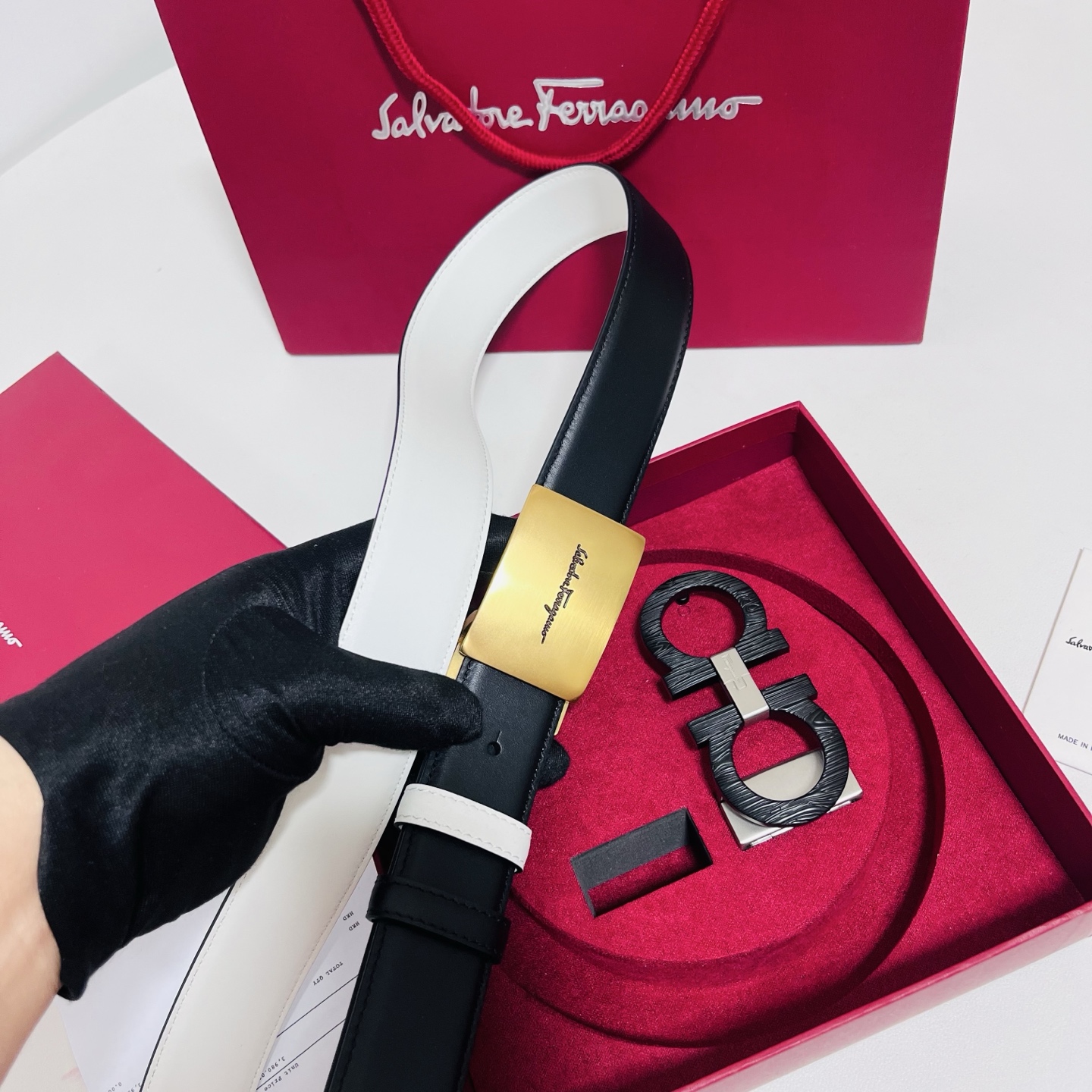 Ferragamo · 一带双扣 此款采用進口皮制作·專櫃原單品質·搭配原版Gancio五金·3.5cm规格·可调式皮带
