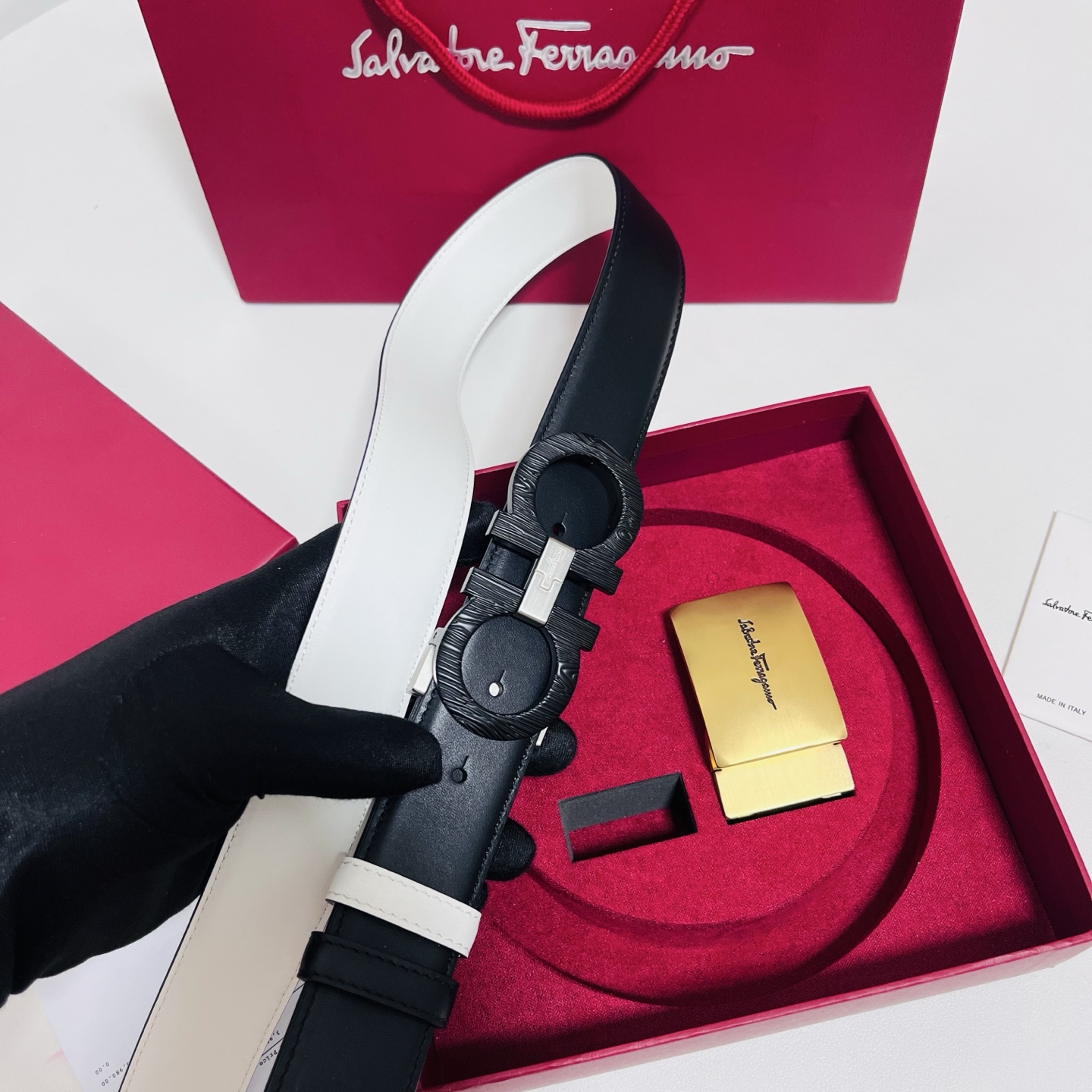 Ferragamo · 一带双扣 此款采用進口皮制作·專櫃原單品質·搭配原版Gancio五金·3.5cm规格·可调式皮带