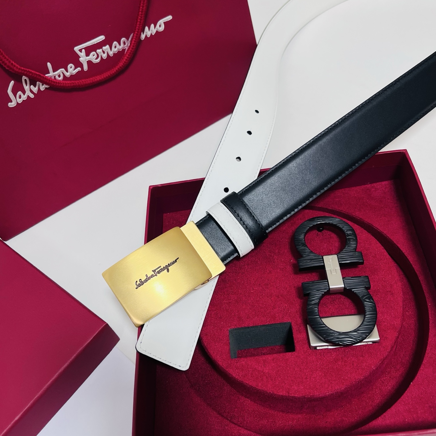 Ferragamo · 一带双扣 此款采用進口皮制作·專櫃原單品質·搭配原版Gancio五金·3.5cm规格·可调式皮带