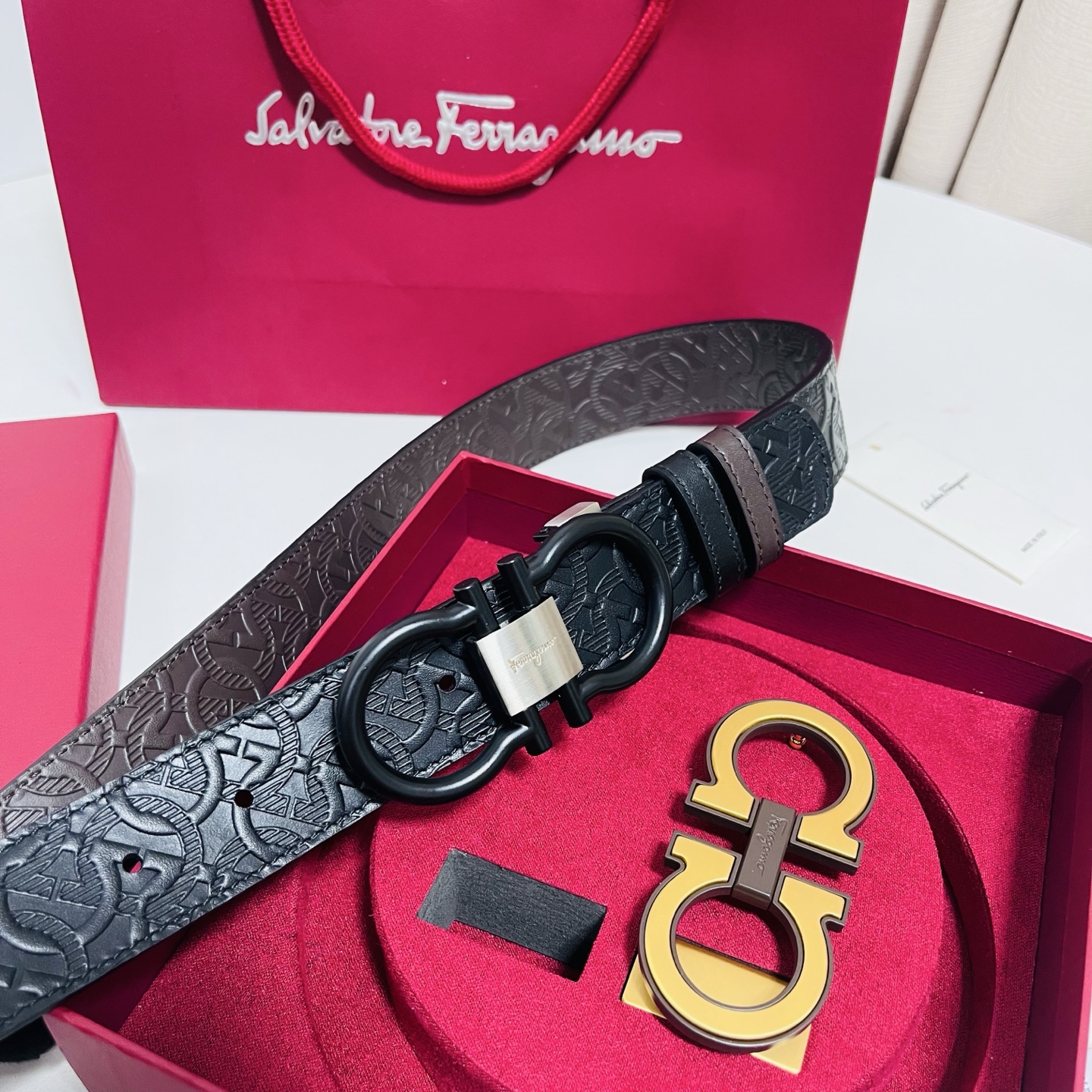 Ferragamo · 一带双扣 此款采用進口皮制作·專櫃原單品質·搭配原版Gancio五金·3.5cm规格·可调式皮带
